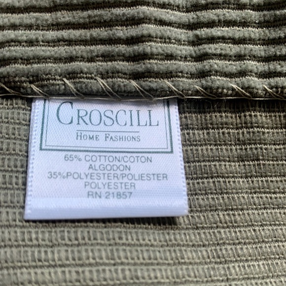 Croscill Button Down Valance 44 x 16 Chevron chenille - Picture 5 of 5